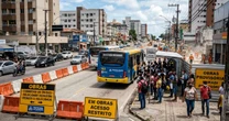 Corredor de ônibus da Osvaldo Aranha tem bloqueio para obras em Porto Alegre
