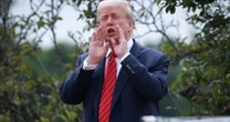 Trump chama árbitro brasileiro de 'suspeito' e confirma contato com FIFA sobre expulsão de Balogun