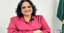 Damares diz que se identifica com travestis' e web não perdoa: 'conta outra'