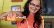 Empresa lança bebida mista alcoólica à base de mel de cacau