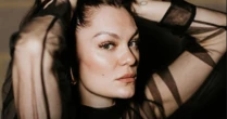 Jessie J enfrenta complicações após cirurgia e retoma tratamento em casa