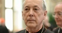 Cardeal afastado de Igreja após acusação de abuso sexual desafia Francisco ao participar de atividades pré-conclave