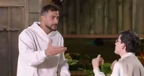 'A Fazenda 17': Dudu Camargo provoca Nizam com alfinetada após ex-BBB defender Michelle Barros. 'Cala a boca'