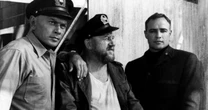 Uma das maiores lendas da atuação de todos os tempos fracassa neste filme de guerra, diz Anthony Hopkins: "Ele foi tão ruim"