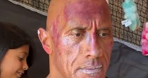 Filhas maquiam The Rock, que brinca com a careca: 'Muita tela para usar na diversão'; veja