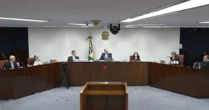Fux pede para Zanin para não ser interrompido quando for votar e gera atrito com Moraes; Dino ironiza