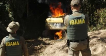 Ibama destrói escavadeiras e equipamentos usados em garimpo ilegal