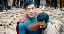 Depois do sucesso de Superman, James Gunn dirigirá próximo filme da "Superfamília": "Animado com o que está por vir"