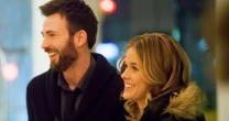 Antes de Amores Materialistas, Chris Evans participou de outra comédia romântica, mas em função bem distante da esperada