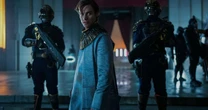 Aguardada há dois anos, série de ficção científica estrelada por ator de Game of Thrones revela primeiras imagens da 3ª temporada