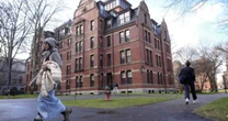 China denuncia "politização" da educação após Trump proibir matrícula de estrangeiros em Harvard