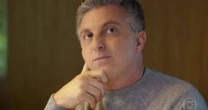 Globo revive clássico dos anos 90 para Luciano Huck enfrentar o SBT durante a Copa