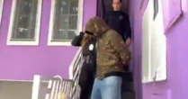 'Por que vocês estão me tratando assim?', diz Capitão Hunter a policiais antes de prisão