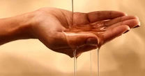 Dove distribui amostras do novo Óleo de Banho Glicerinado