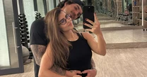Gabriel Medina publica foto sugestiva com a namorada e ultrassom curioso levanta suspeitas de gravidez. Veja as fotos!