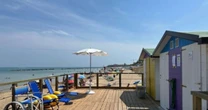 Praia acessível na Itália ganha intérprete de libras