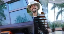 PURO LUXO! Luan Pereira abre as portas da sua mansão e mostra até TV no banheiro
