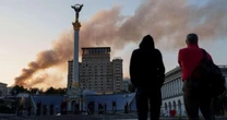 Sede do governo ucraniano é atingida por bombardeios russos em Kiev