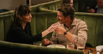 Nova comédia romântica de Pedro Pascal é estrelada por ator brasileiro e você nem sabia