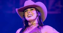Ana Castela responde provocação de fã sobre vida amorosa