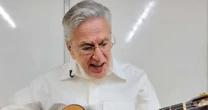 Caetano Veloso chega aos 83 anos; Cantor começou compondo trilha sonora para teatro