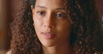 A fila andou! Raquel provoca Ivan e beija outro em 'Vale Tudo'