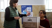 Eleições no Peru: começa contagem de votos do 2º turno e pesquisas boca de urna mostram empate técnico entre Fujimori e Sánchez