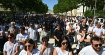 Morte de menina de 11 anos na França gera comoção da população e reações do governo