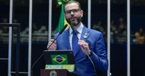 Ação contra senador bolsonarista completa um ano parada no TSE e sem previsão de julgamento