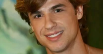 Flagra! Ex-ator da Globo é visto vendendo sua bebida no show de Lady Gaga