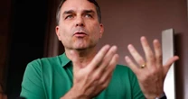 Flávio Bolsonaro defende Valdemar Costa Neto e critica atuação 'de forma seletiva' da PF