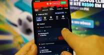 Como 'cambistas de bets' movimentam mercado ilegal milionário e oferecem apostas até para menores