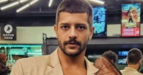 Kelner Macêdo encara desafio intenso como Cristian Cravinhos em série: 'Foi bem delicado'