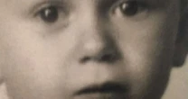Há mais de 50 anos, esse garotinho bem fofo nunca imaginou que, ao ser famoso, teria um recorde bizarro ao trabalhar na TV