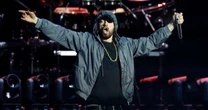 'Você leu minha carta?': Eminem se conecta com fãs reais em teaser de novo documentário