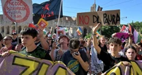 Oposição a governo Meloni denuncia tendência autoritária após Itália adotar nova lei de segurança