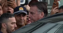 Bolsonaro deixa hospital após remoção de lesões na pele; exame aponta anemia