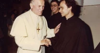Veja fotos antigas e encontros do papa Leão XIV com João Paulo II e Bento XVI