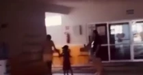 Criança é esquecida dentro de escola e funcionários são afastados