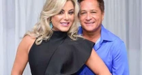 Poliana Rocha opina sobre roupas usadas pelas bailarinas do cantor: 'Sinceramente'