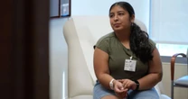 Adolescente pensou que tinha menstruado, depois foi diagnosticada com estresse e, na verdade, era um câncer vaginal raro; entenda
