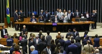 Defensores da anistia a condenados por 8/1 exploram brecha na Constituição contestada por juristas