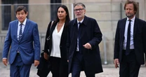 França: Partido Socialista se posiciona para assumir governo se premiê for derrubado