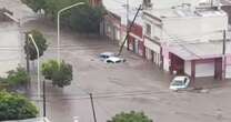 Quantidade de chuva prevista para um ano cai em um único dia e deixa mortos na Argentina