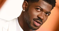 Lil Nas X celebra retorno para casa após tratamento: 'Saí da reabilitação, eu acho'