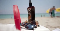 França alerta para riscos da moda das marquinhas de bronzeamento exibidas nas redes sociais