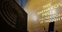 Jornalistas palestinos e Charlie Kirk disputarão Prêmio Sakharov