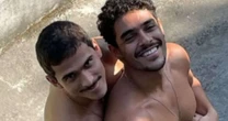 'As pessoas são homofóbicas': Irmão de Arthur Aguiar, o Esqueleto de 'Os Donos do Jogo', série da Netflix, desabafa após críticas à união gay