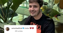 Cariúcha flerta com filho de Gugu após beijo em festa e fãs reagem: 'Doida pelo pintinho amarelinho'