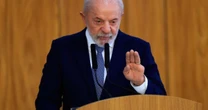 Lula diz que Bolsonaro não é figura normal e promete regular redes sociais 'doa a quem doer'